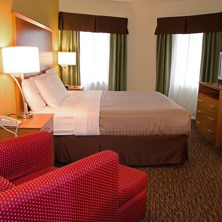 Clarion Hotel & Suites University-Шипенсбург Екстериор снимка