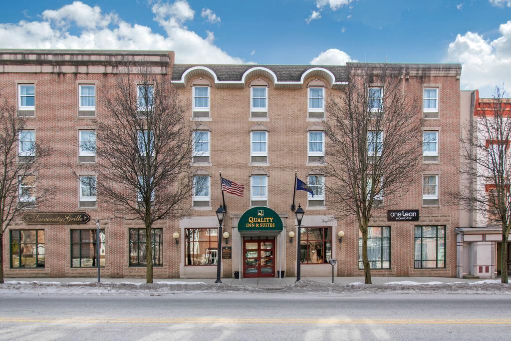 Clarion Hotel & Suites University-Шипенсбург Екстериор снимка
