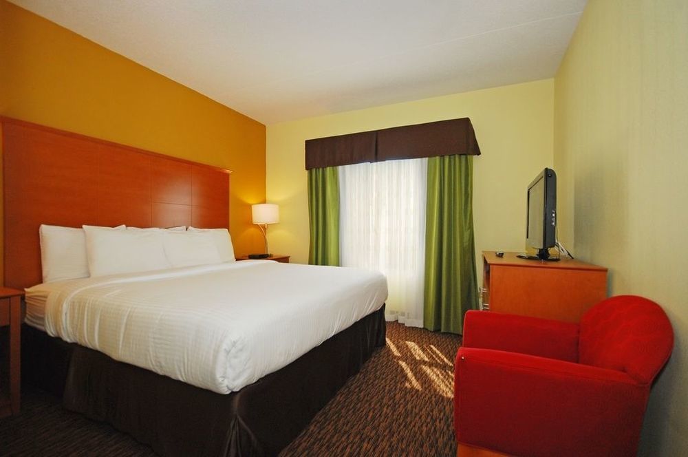 Clarion Hotel & Suites University-Шипенсбург Стая снимка