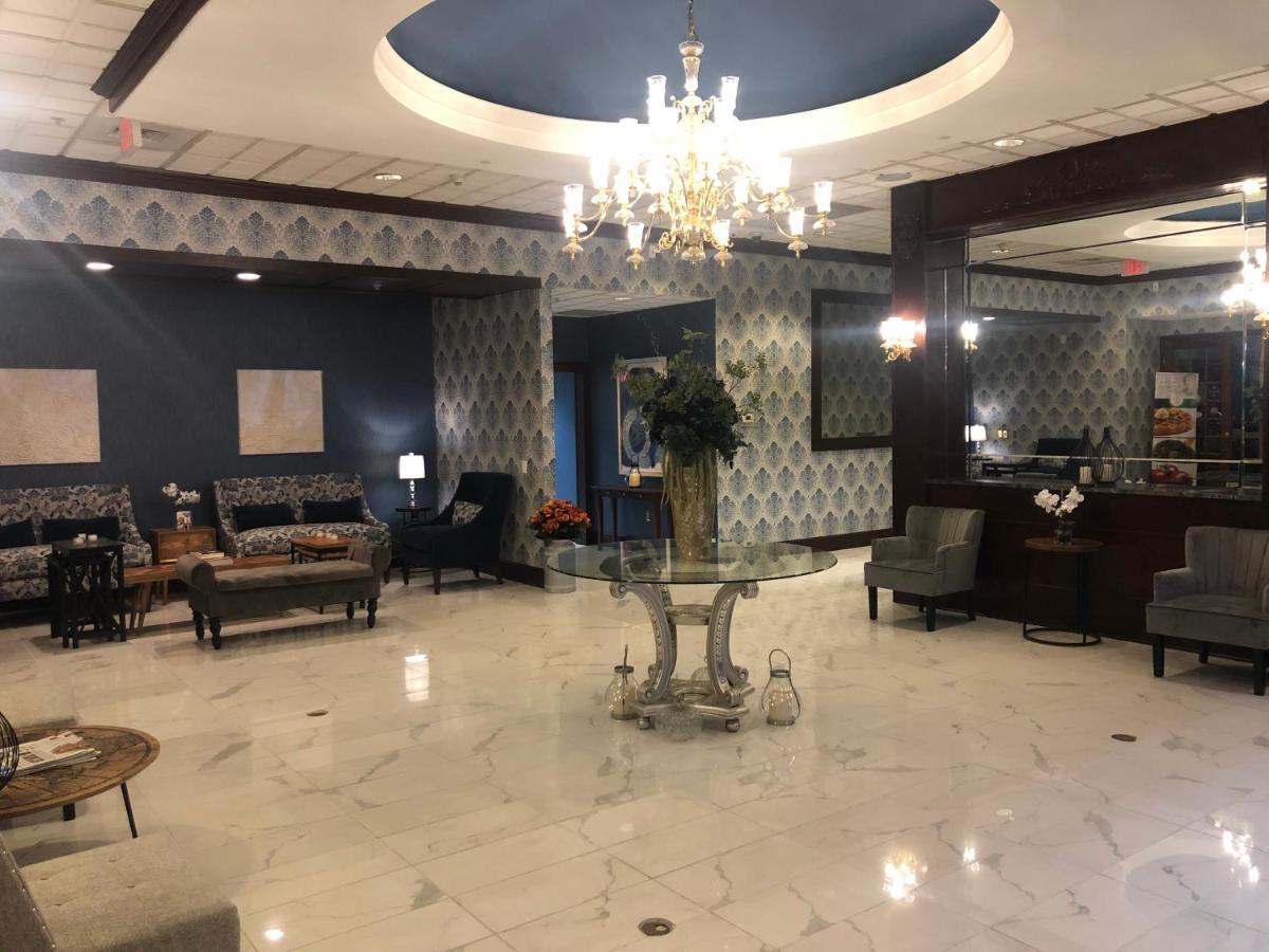 Clarion Hotel & Suites University-Шипенсбург Екстериор снимка
